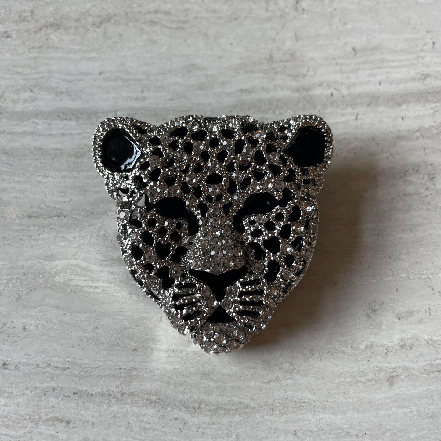 Panter broche groot ★ grijs