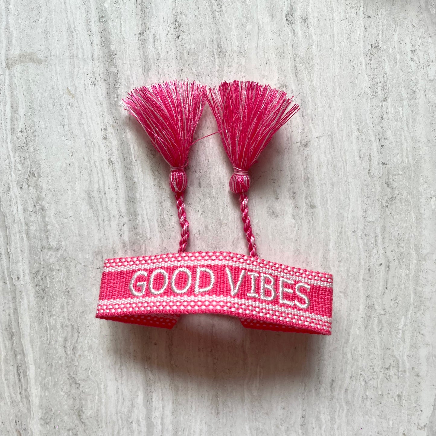 Stoffen armbandje ★ good vibes roze