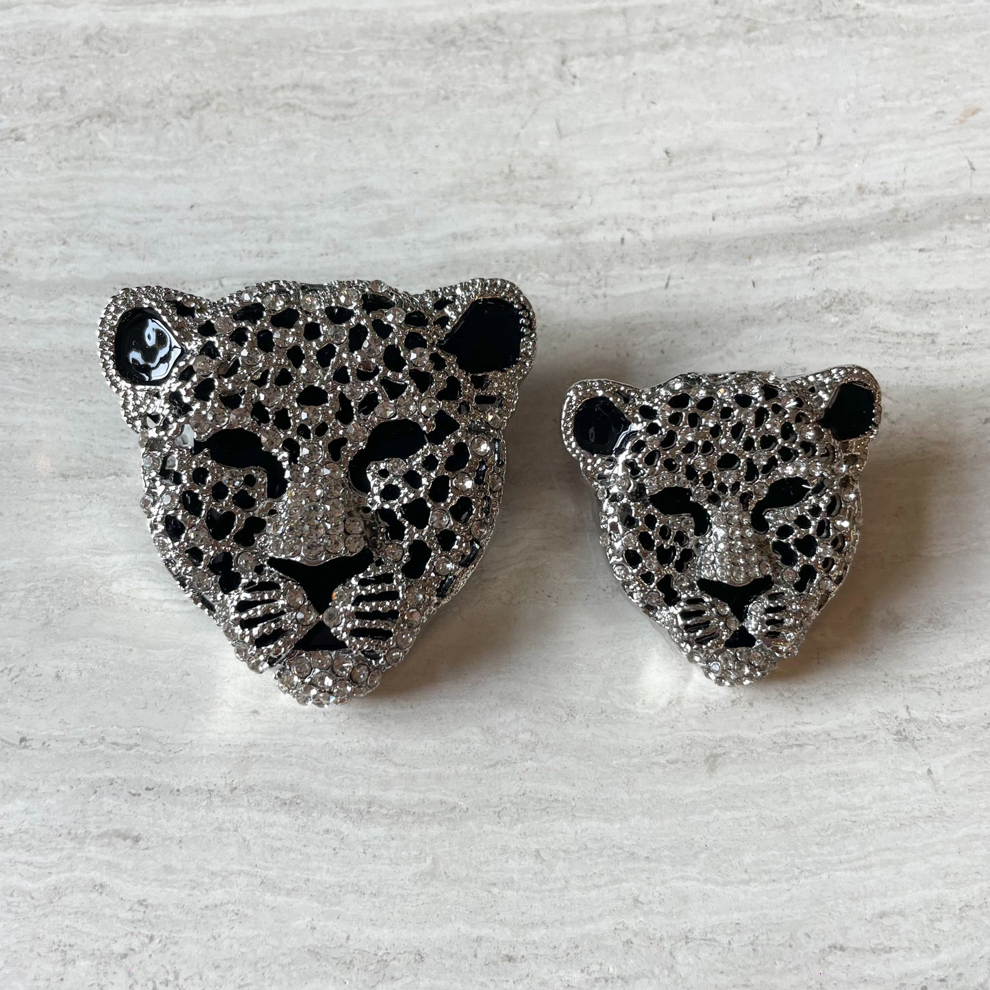 Panter broche groot ★ grijs