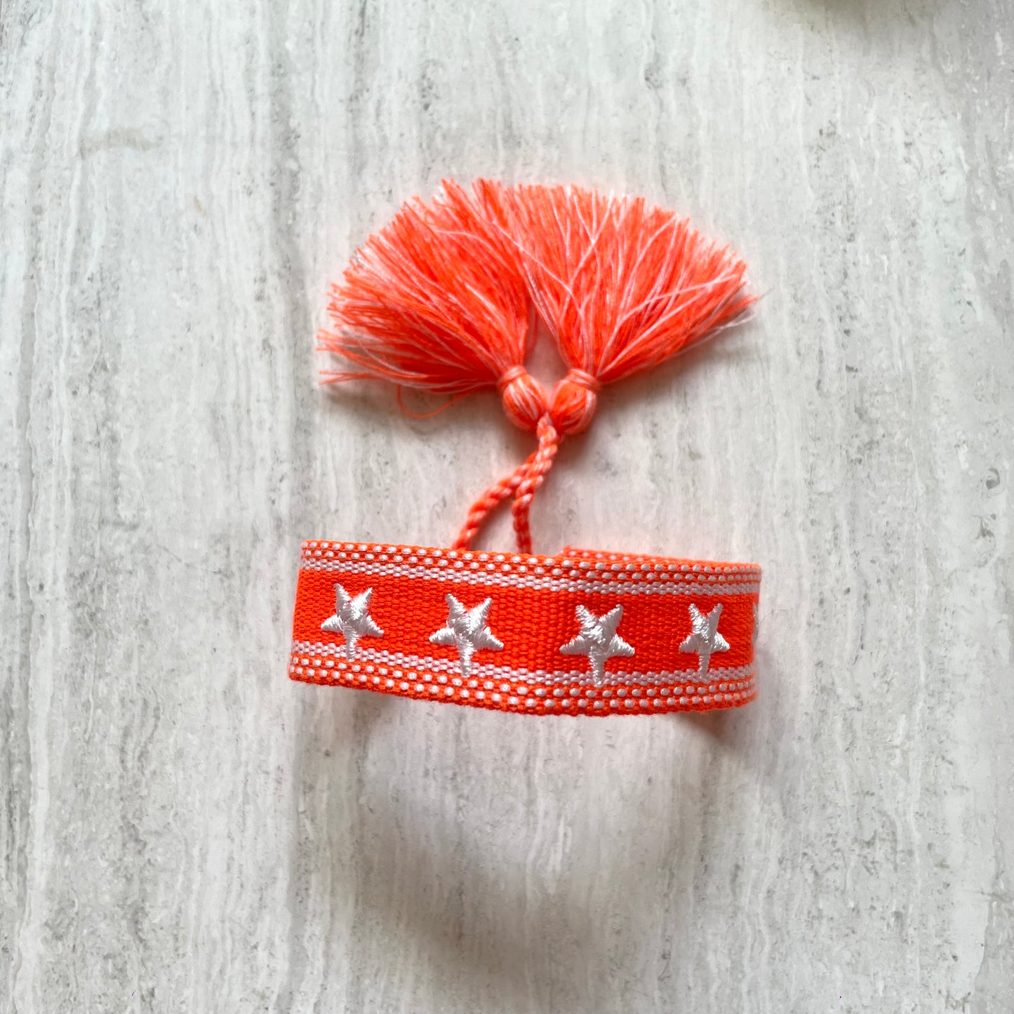 Stoffen armbandje ★ sterren oranje