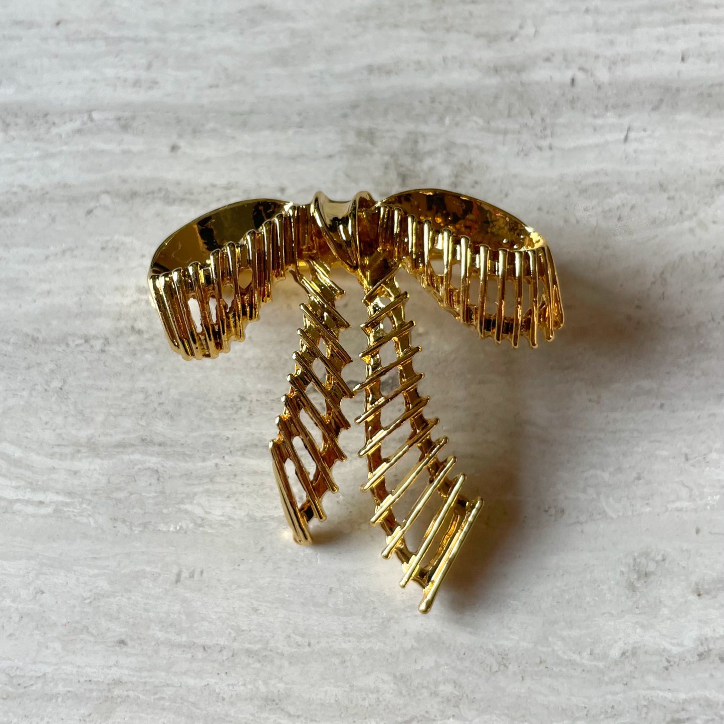 Gouden strik broche